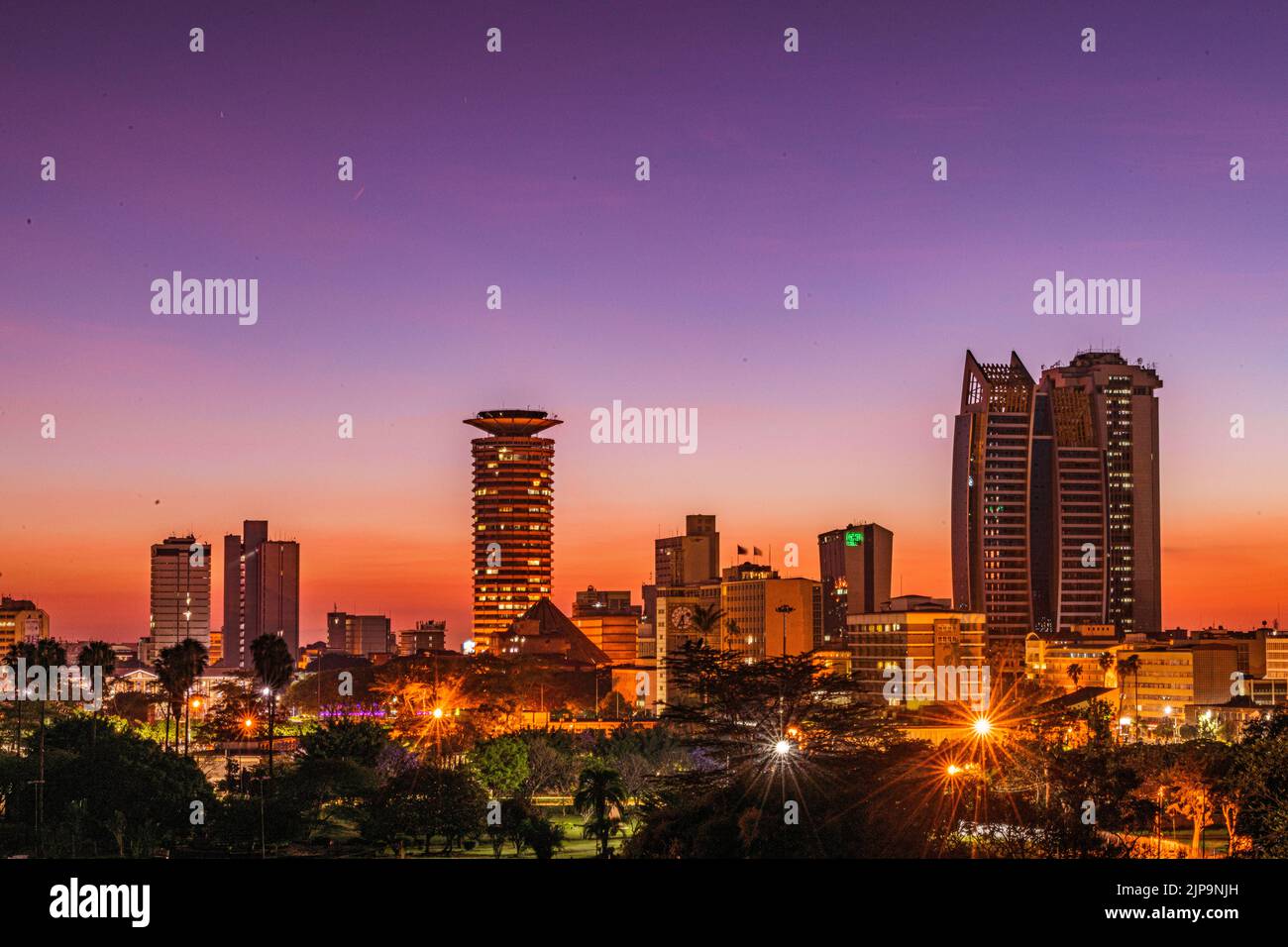 Nairobi City County Kenyas Capital East Africa, architecture moderne High-Rise Building bureaux Skyline, gratte-ciel, paysages urbains, panoramique magique Banque D'Images