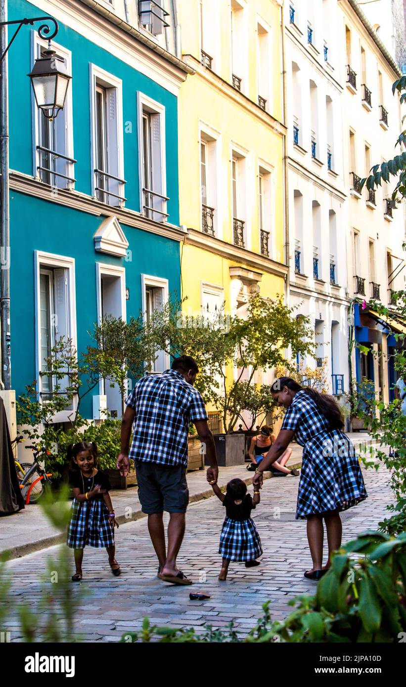 France. Paris (75) 12th arrondissement. Les façades colorées des maisons de la rue Cremieux. Cette rue est sans aucun doute l'une des rues les plus colorées Banque D'Images