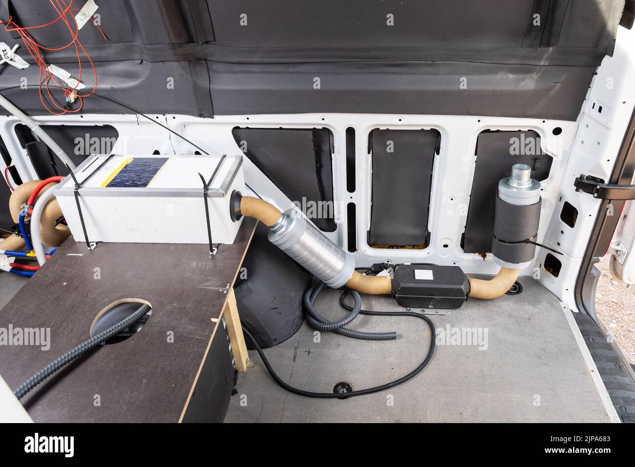 Système de chauffage de l'air et de l'eau dans une camionnette de camping Banque D'Images