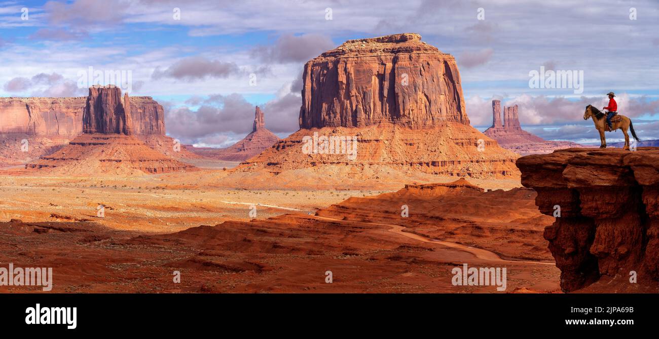 Tom Ford point, Navajo Man on HIS Horse appelé Spirit Monument Valley Navajo Tribal Park, Arizona, États-Unis, États-Unis Banque D'Images