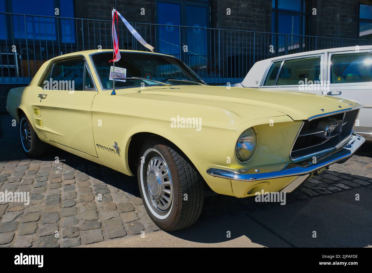Ford Mustang des années 60 à l'exposition oldtimer à Cologne, vue diagonale de l'avant Banque D'Images