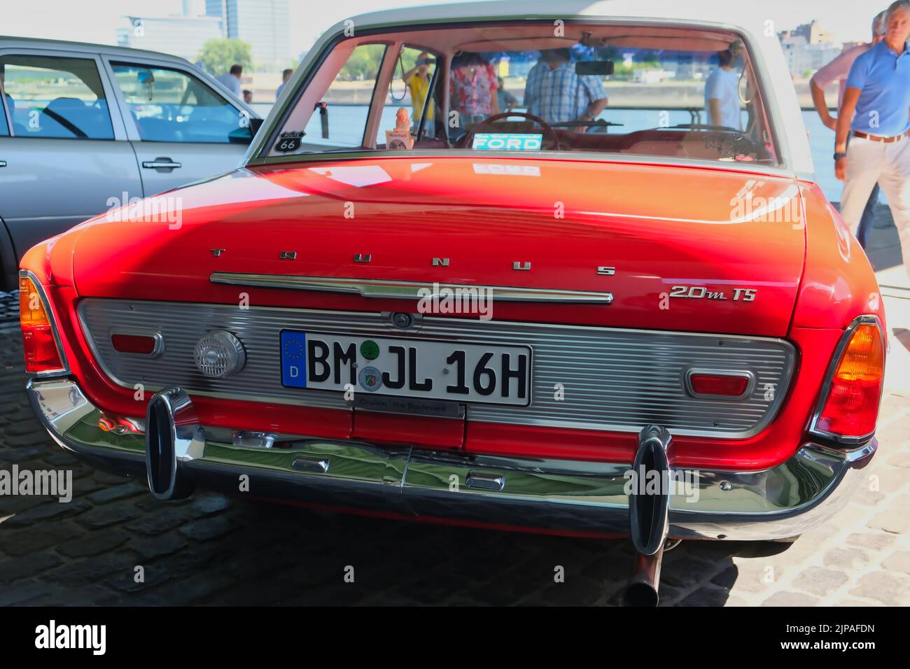 Ford Taunus 20M TS des années 60 au spectacle oldtimer à Cologne, vue arrière Banque D'Images