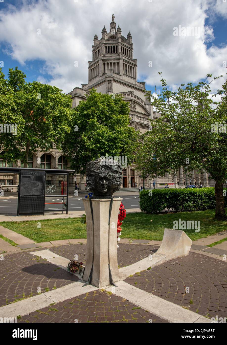 Les douze réponses à la tragédie, Sculpture par Angela Conner à South Kensington à l'ouest de Londres Banque D'Images