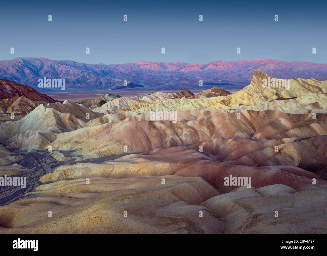 Lever du soleil, tôt le matin Zabriskie point, parc national de la Vallée de la mort, Californie, Amérique du Nord, États-Unis Banque D'Images