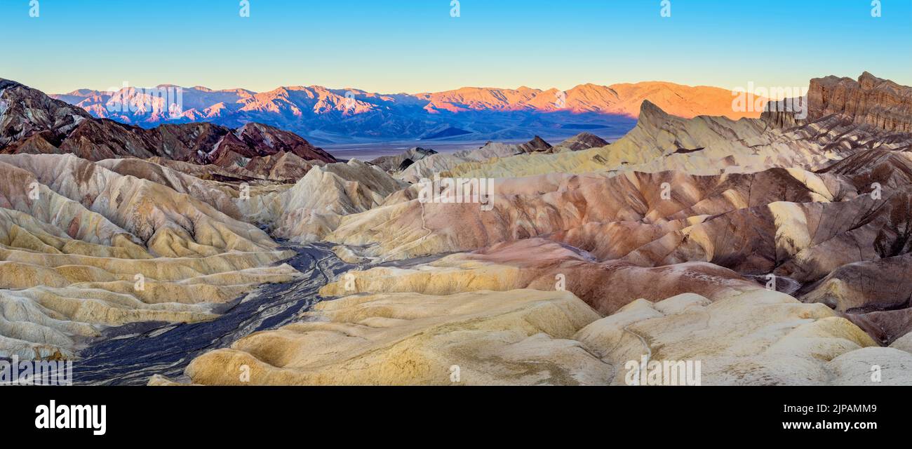Lever du soleil, tôt le matin Zabriskie point, parc national de la Vallée de la mort, Californie, Amérique du Nord, États-Unis Banque D'Images