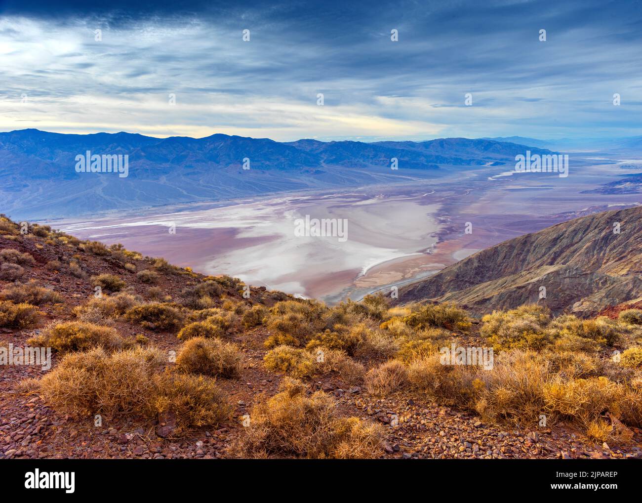 Dantes View, vue sur Badwater Basin Salt Flats, au-dessus du niveau de la mer Death Valley National Park, Californie, Amérique du Nord, Etats-Unis Banque D'Images