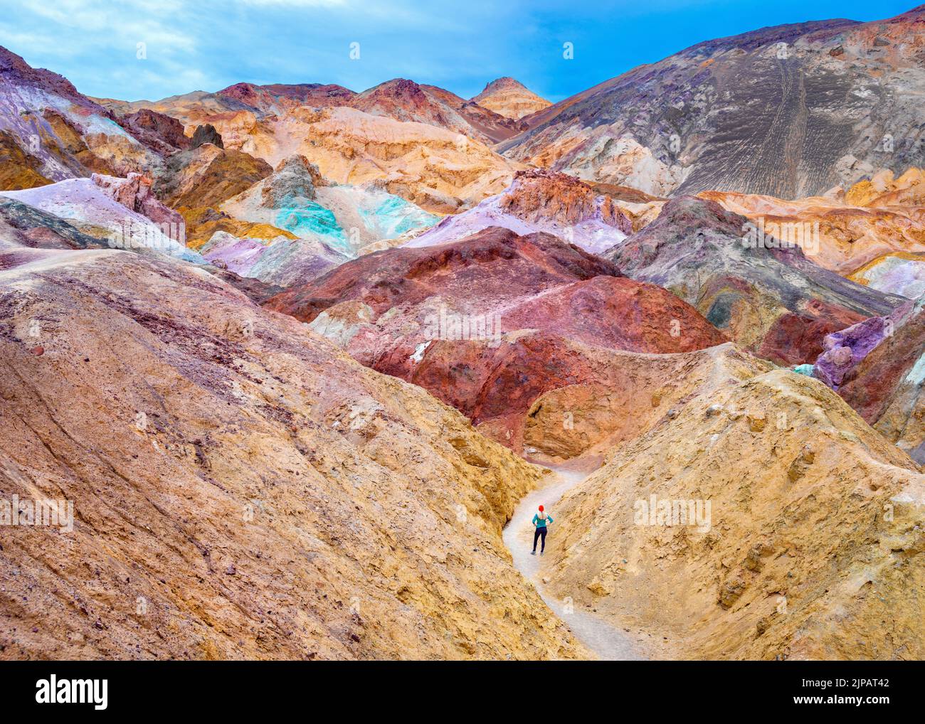 Randonneurs artistes Palette colorée, Bad Lands Artists Drive Death Valley National Park, Californie, Amérique du Nord, États-Unis Banque D'Images