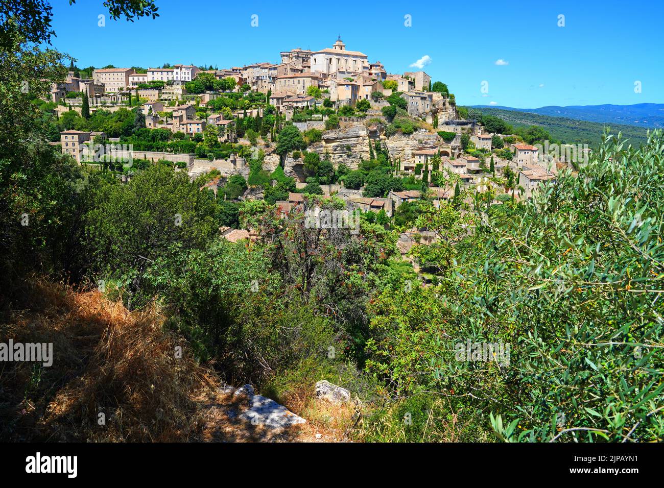 GORDES, FRANCE -1 JUL 2021- vue sur Gordes, un village perché dans la région du Luberon de Vaucluse, Provence, France. Il est classé parmi les 1 Banque D'Images