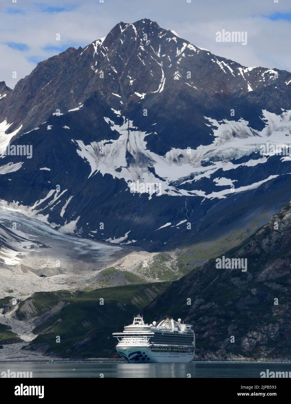3 août 2022, parc national de la baie des Glaciers, Alaska, États-Unis : le navire de croisière Crown Princess Lines est présenté dans les eaux du parc national de la baie des Glaciers, Alaska, mercredi 3 août 2022. (Image de crédit : © Mark Hertzberg/ZUMA Press Wire) Banque D'Images