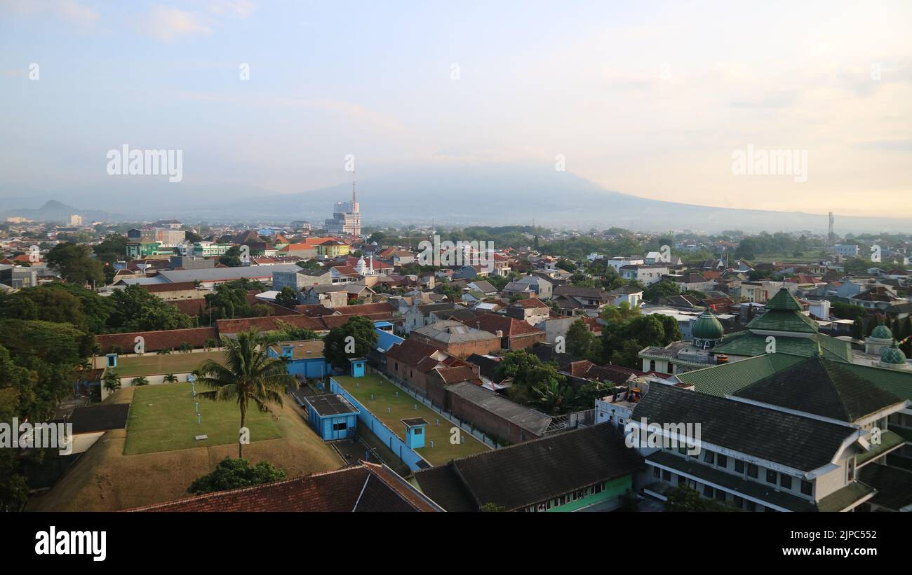Beauté panoramique de la ville de Malang le matin Banque D'Images