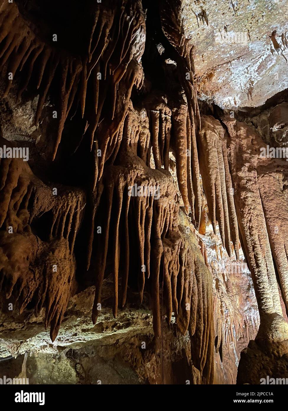 Grotte près de Porec avec pierre à craie et pierre à affûter Banque D'Images