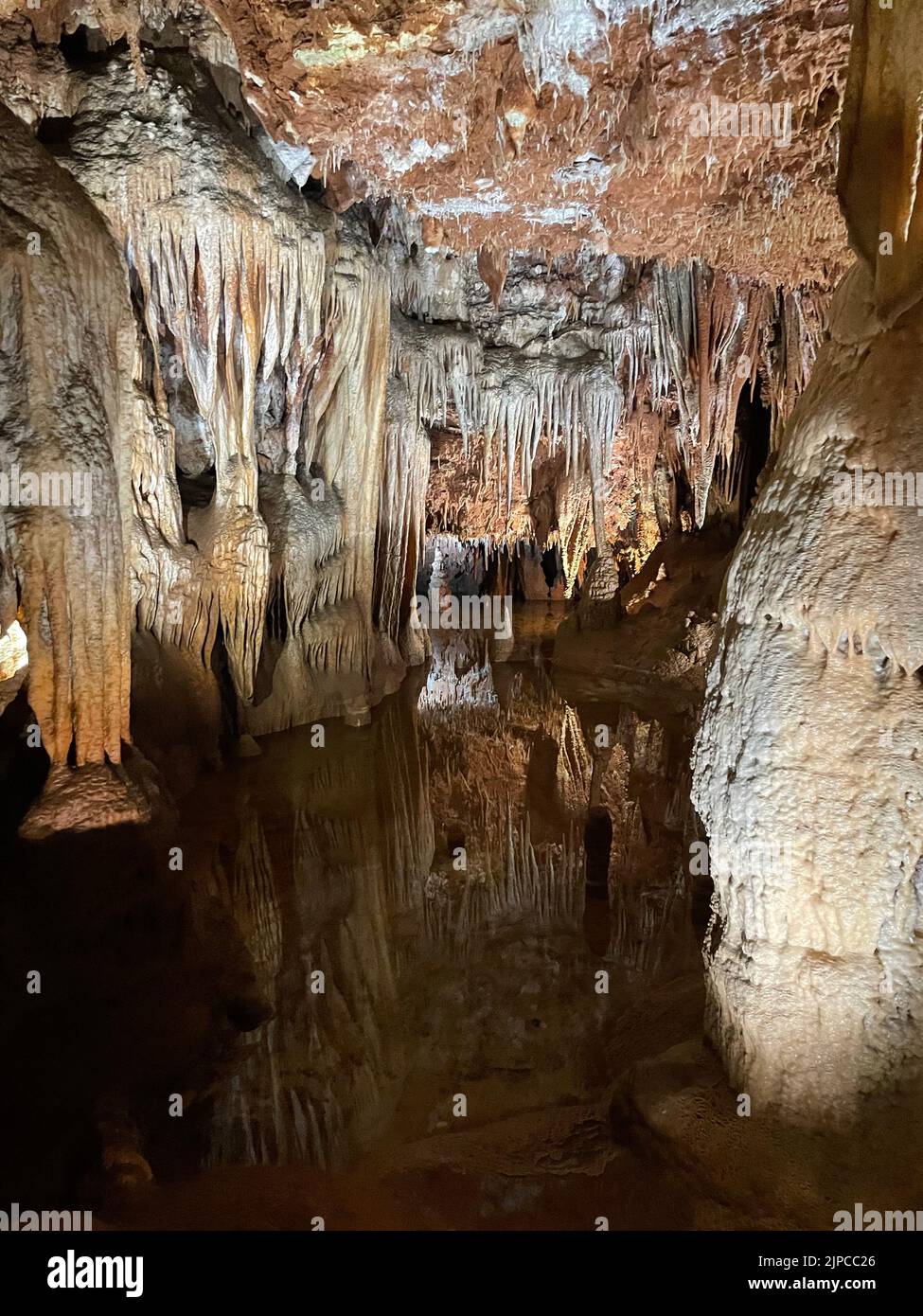 Grotte près de Porec avec pierre à craie et pierre à affûter Banque D'Images