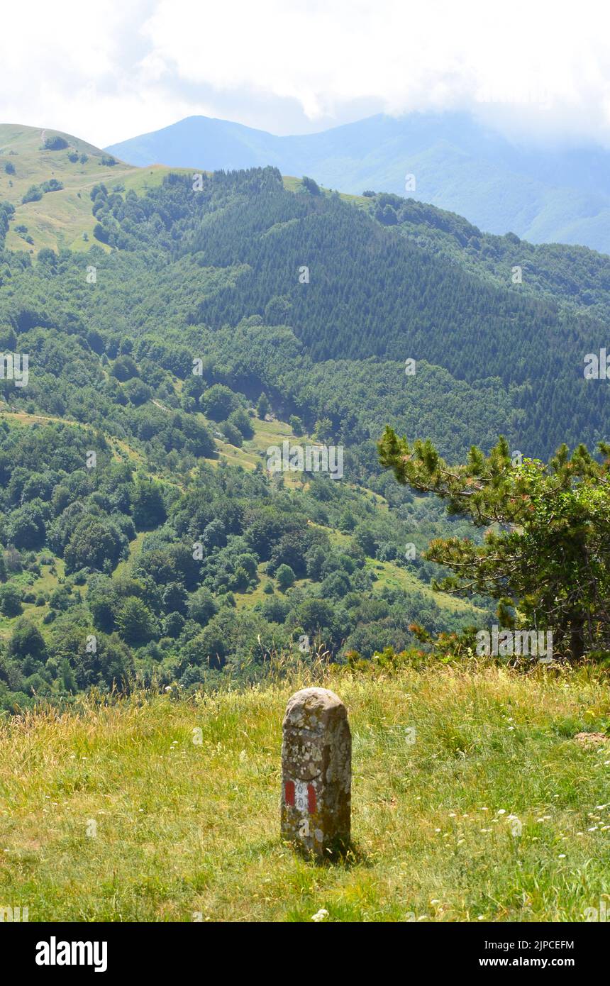 Parco Nazionale dell'Appennino Tosco-Emiliano, un parc national verdoyant et montagneux dans le nord de l'Italie Banque D'Images