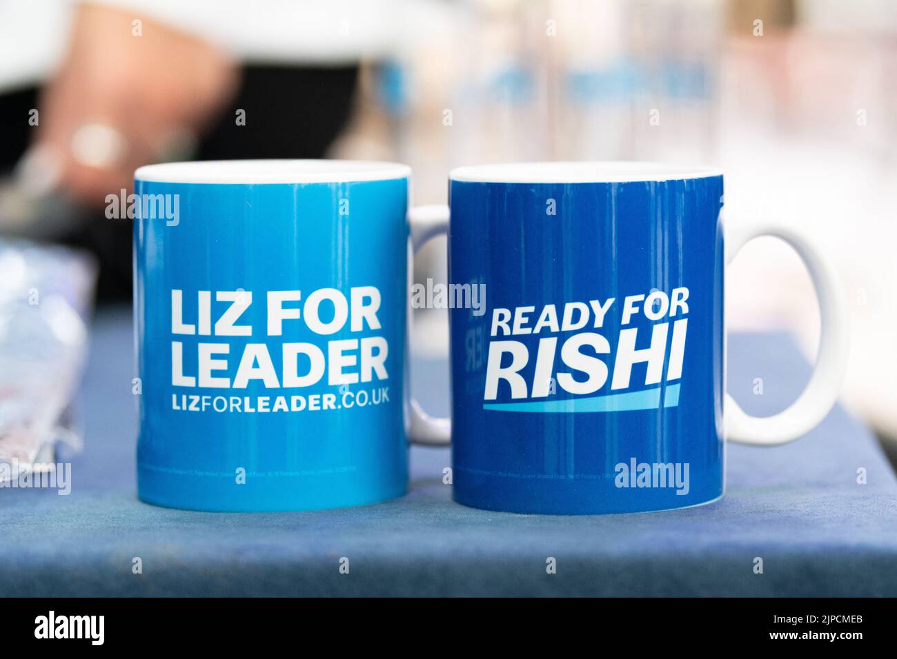 Liz Truss Rishi Sunak - Liz pour leader et prêt pour la campagne de Rishi mugs à l'agitation des élections de leadership conservateur, Perth, Écosse, Royaume-Uni Banque D'Images