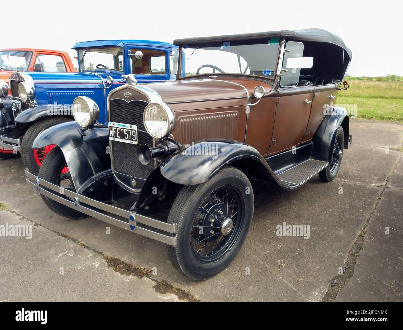 Vieux brun Ford modèle A Phaeton Fordor quatre portes vers 1930. Salon automobile classique CADEAA MNA 2022. Banque D'Images Vieux brun Ford modèle A Phaeton Fordor quatre portes vers 1930. Salon automobile classique CADEAA MNA 2022. Banque D'Images