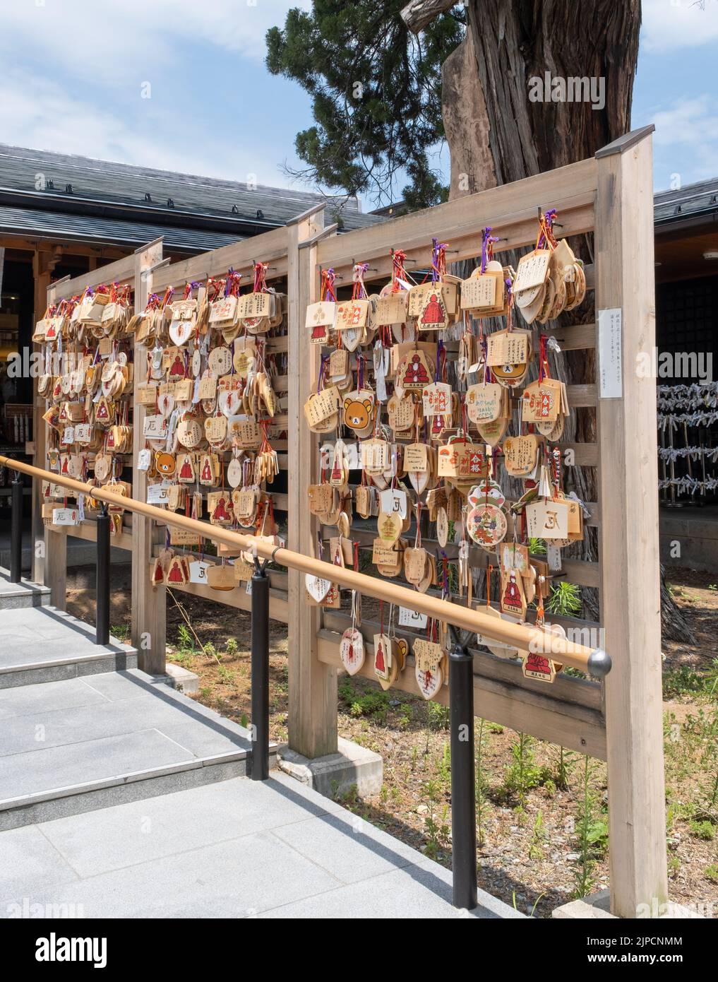 EMA ou petits comprimés en bois utilisés par les fidèles pour écrire leurs prières ou leurs souhaits. Ils sont une façon traditionnelle d'envoyer leurs prières aux dieux Banque D'Images