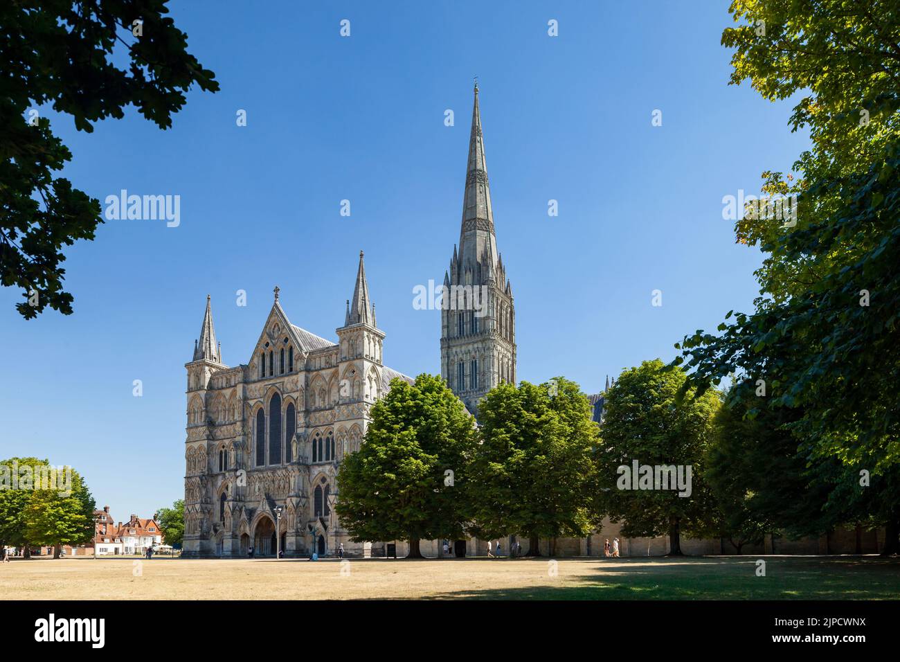Journée d'été à la cathédrale de Salisbury, Salisbury, Wiltshire, Angleterre. Banque D'Images