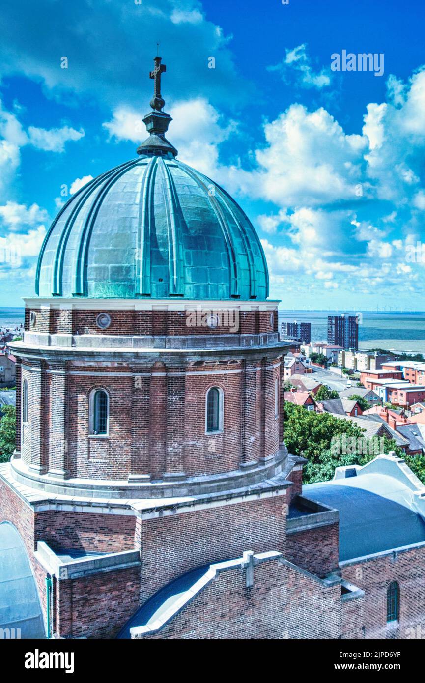 Tir de drone de l'église Shrine de SS Peter & Paul et Saint Philomena à New brighton Banque D'Images