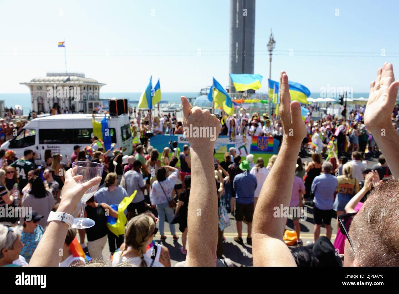 Brighton 30th anniversaire parade de la fierté le long du front de mer Banque D'Images