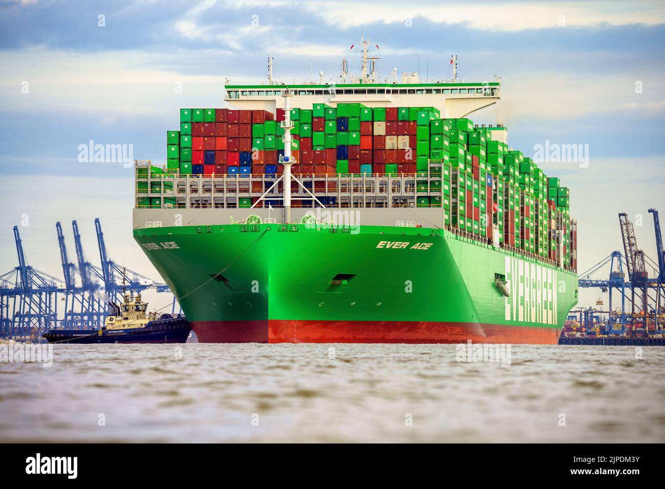 Ever Ace (Evergreen), le porte-conteneurs ultra grand format au port de Felixstowe - septembre 2021. Banque D'Images