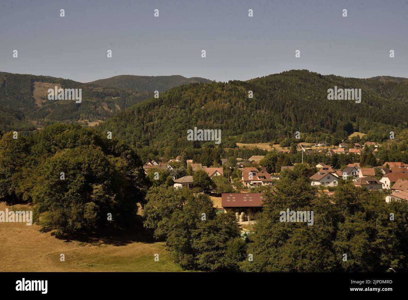 Vue générale sur le village de Kirchberg 'au pied du ballon Alsace