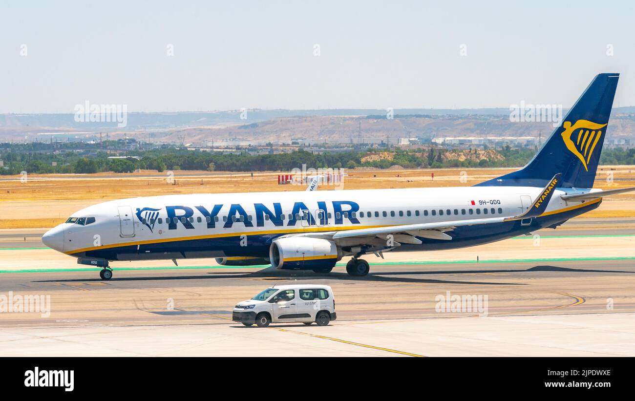 Un avion Ryanair dans le tarmac d'un aéroport espagnol Banque D'Images