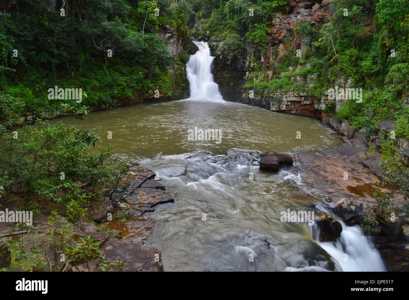 La belle vue de la cascade de Tirathgarh dans le parc national de la vallée de Kanger. Bastar, Chhattisgarh, Inde. Banque D'Images