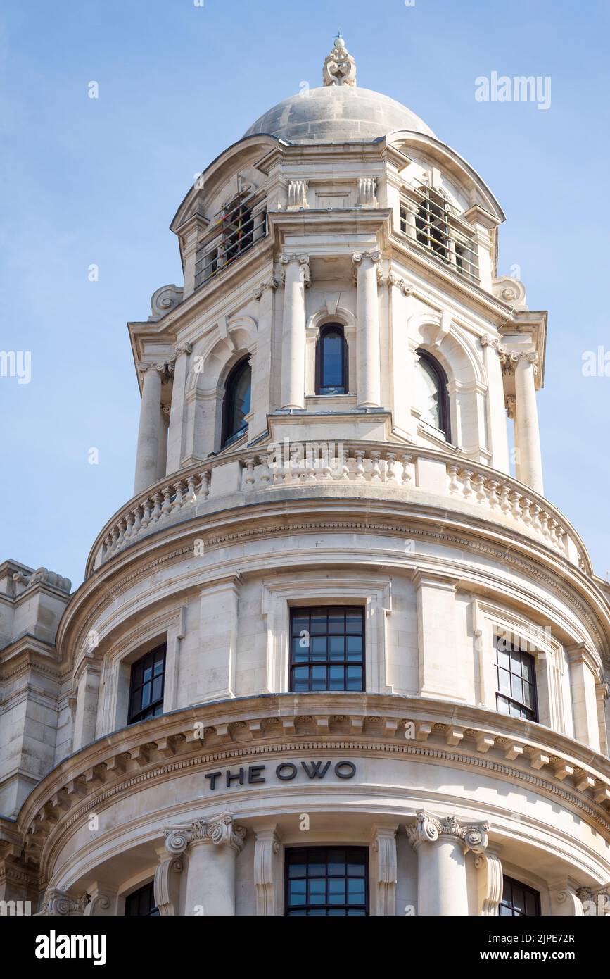 L'OWO. Ancien bâtiment du bureau de la guerre, reconversion de Londres en hôtel et résidence de luxe exploités par Raffles. Grand bâtiment néo-baroque Banque D'Images