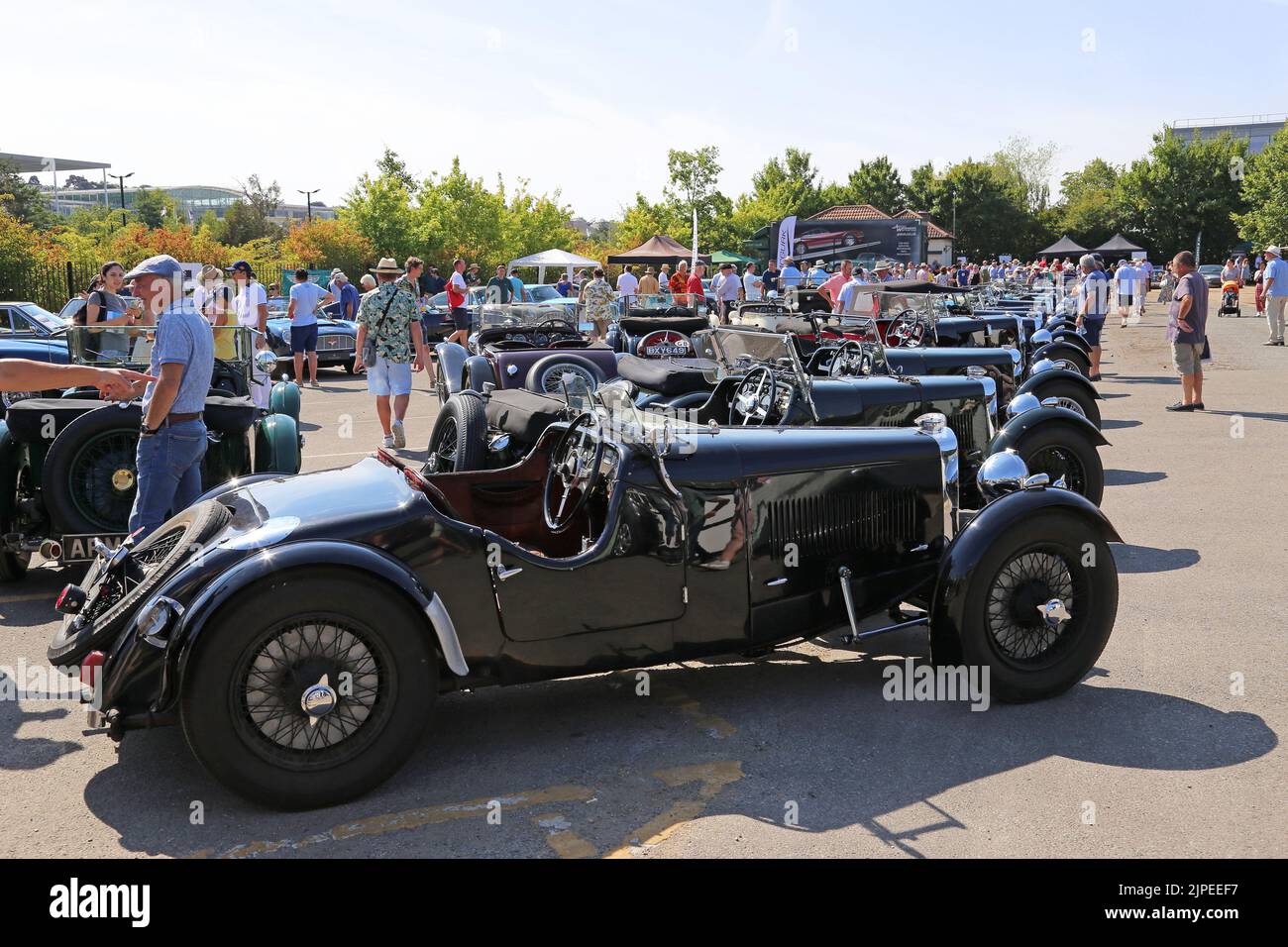Avant la guerre, Aston Martins, Aston Martin Heritage Day 2022, Brooklands Museum, Weybridge, Surrey, Angleterre, Royaume-Uni, Europe Banque D'Images