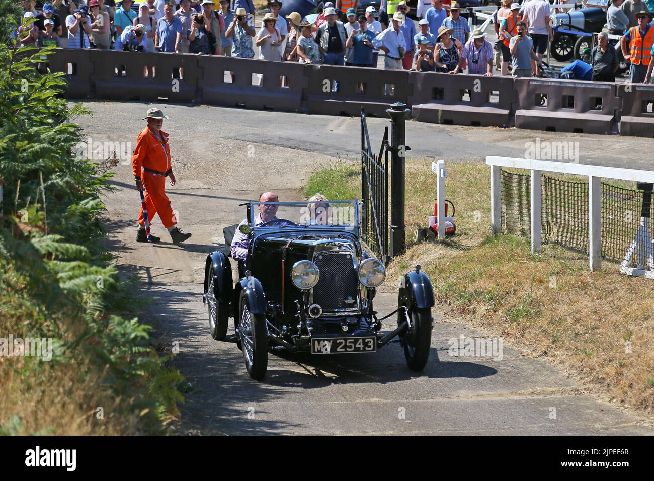 Aston Martin New International (1932) à Test Hill, Aston Martin Heritage Day 2022, Brooklands Museum, Weybridge, Surrey, Angleterre, Royaume-Uni, Europe Banque D'Images