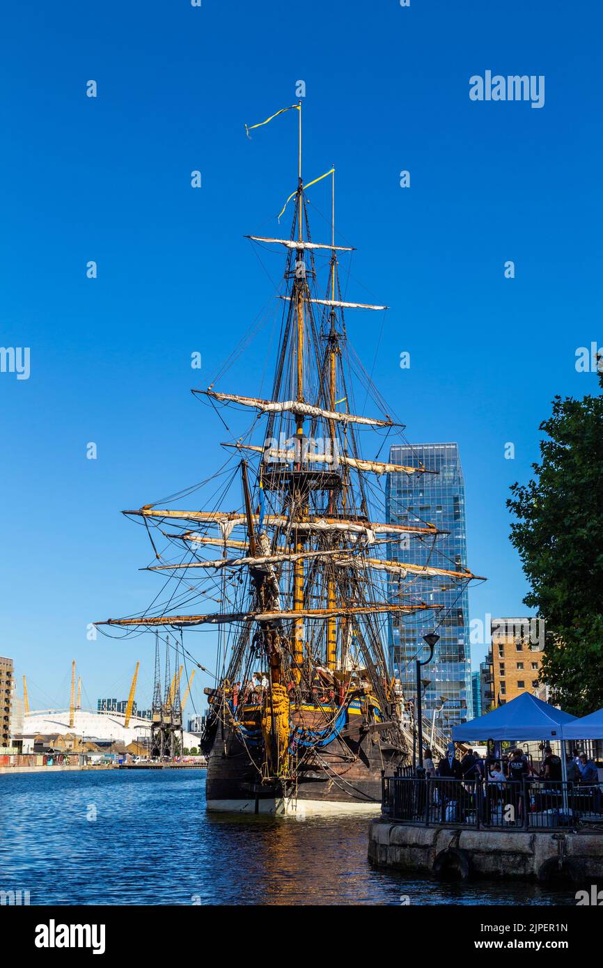 10 août 2022, Londres, Royaume-Uni - Göteborg de Suède, le plus grand bateau à voile en bois amarré à Canary Wharf South Dock lors de son voyage en Asie Banque D'Images