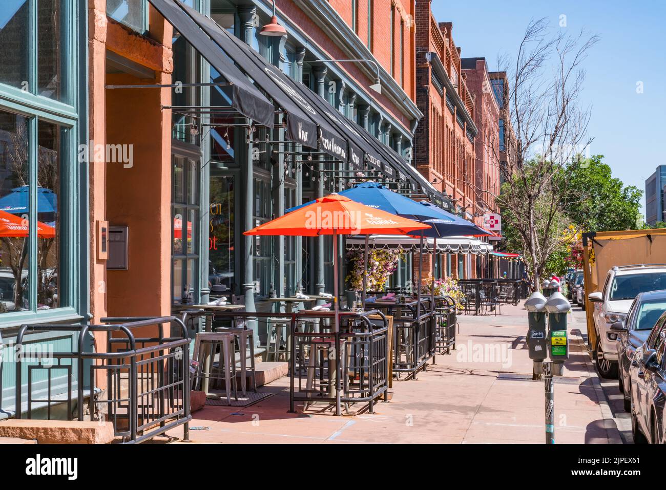 Denver, Colorado - 12 août 2022: Restaurants et magasins dans le ...