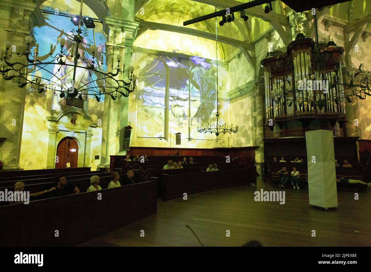 Amsterdam, pays-Bas. 17th août 2022. Les gens visitent l'exposition "Vincent meets Rembrandt: The Untold Story" à Amsterdam, aux pays-Bas, le 17 août 2022. Credit: Sylvia Lederer/Xinhua/Alamy Live News Banque D'Images