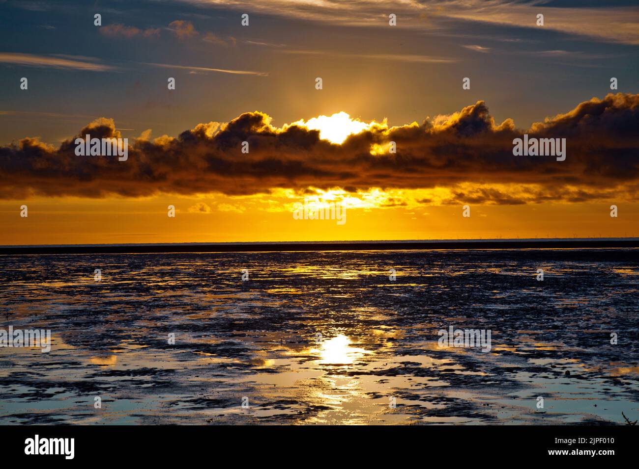 En regardant l'horizon depuis les dunes de theddlethorpe au lever du soleil, lincolnshire Banque D'Images