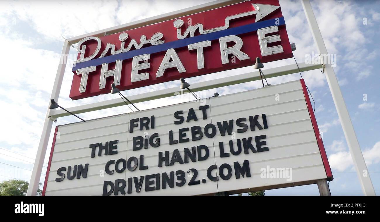 RETOUR AU DRIVEIN, au drivein théâtre, montrant LE GRAND LEBOWSKI, et