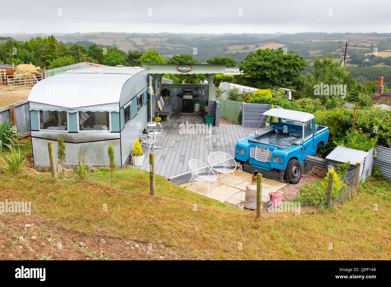 Bain à remous Land Rover, Bluebird Caravan, High Bickington, North Devon, Angleterre, Royaume-Uni. Banque D'Images