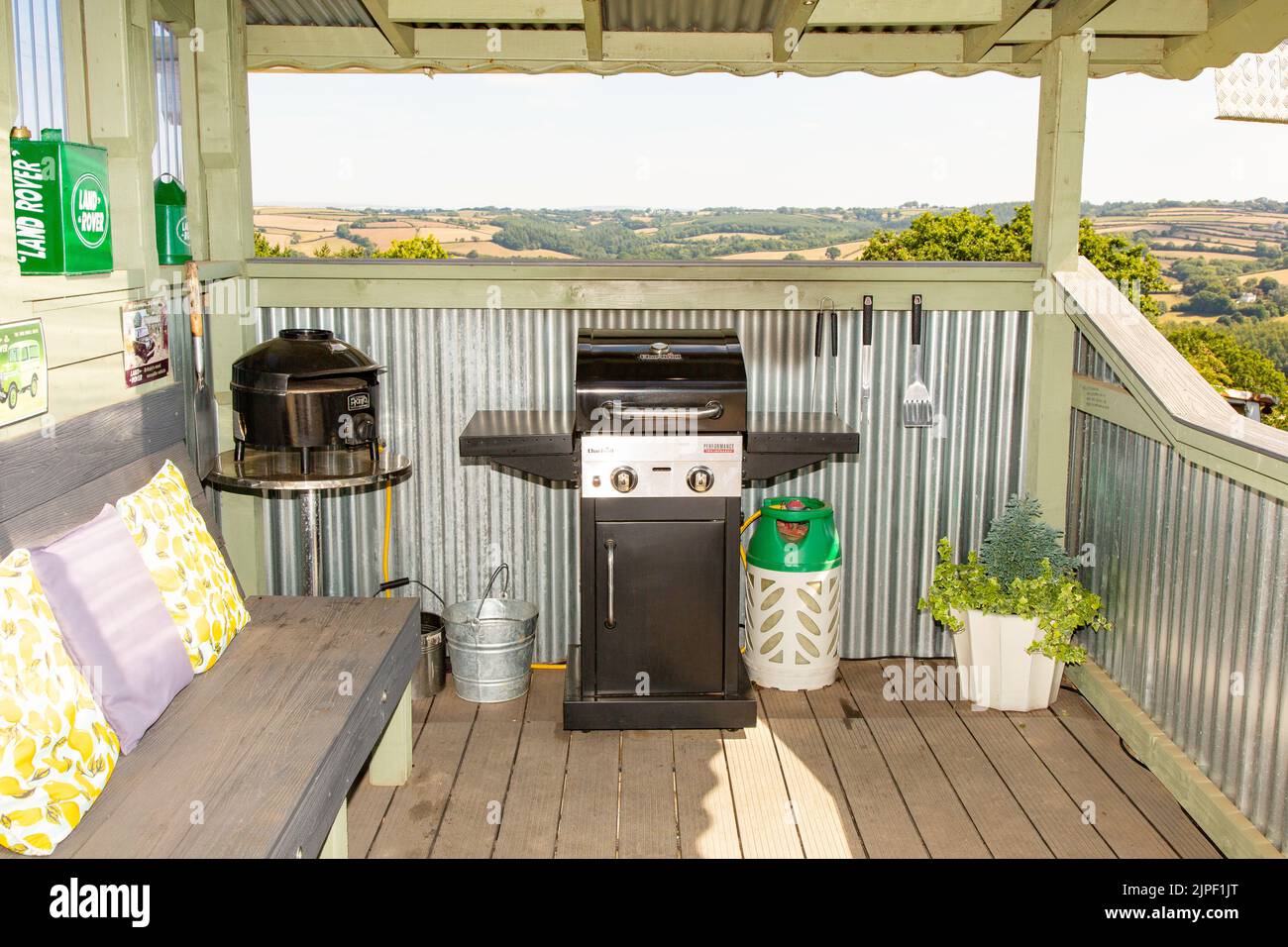 Espace barbecue à la caravane Bluebird, High Bickington, North Devon, Angleterre, Royaume-Uni. Banque D'Images