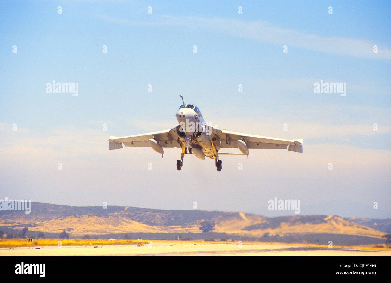 Grumman EA-6B Prowler en finale pour l'atterrissage à NAS Miramar, à San Diego, Californie Banque D'Images