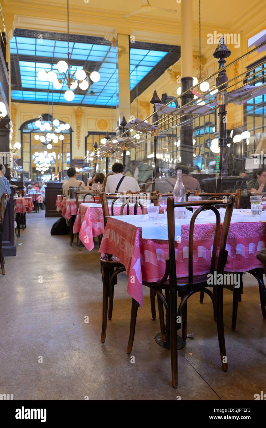 Le restaurant historique et extrêmement populaire Bouillon Chartier (depuis 1896), Paris FR Banque D'Images