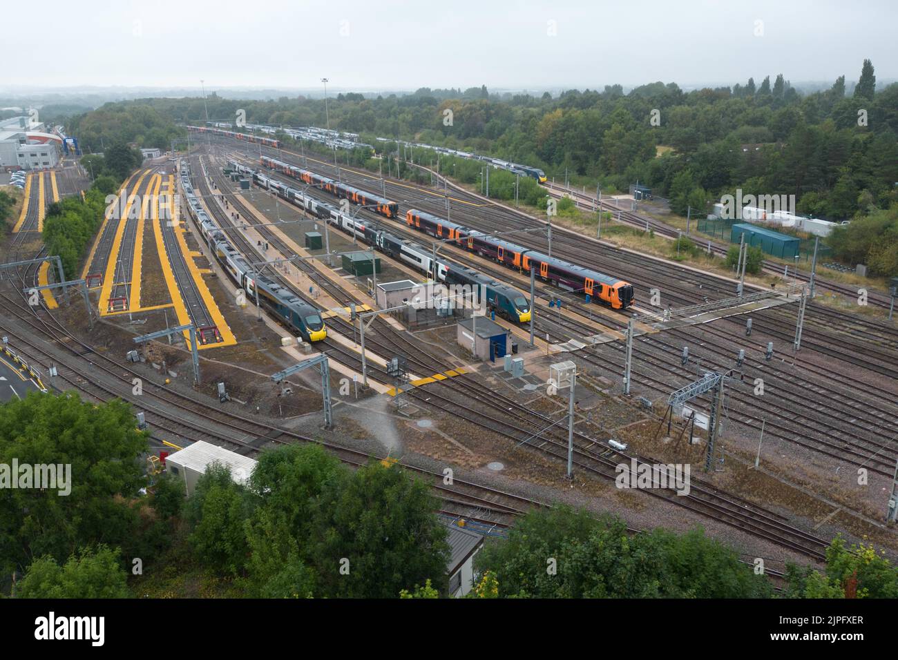 Oxley, Wolverhampton 18 août 2022 - des trains de la côte ouest d'Avanti stationnés et inutilisés se trouvent au dépôt de traction et d'entretien de matériel roulant d'Oxley, près de Wolverhampton, alors que les grèves ferroviaires se poursuivent au Royaume-Uni. Crédit : Scott cm/Alay Live News Banque D'Images