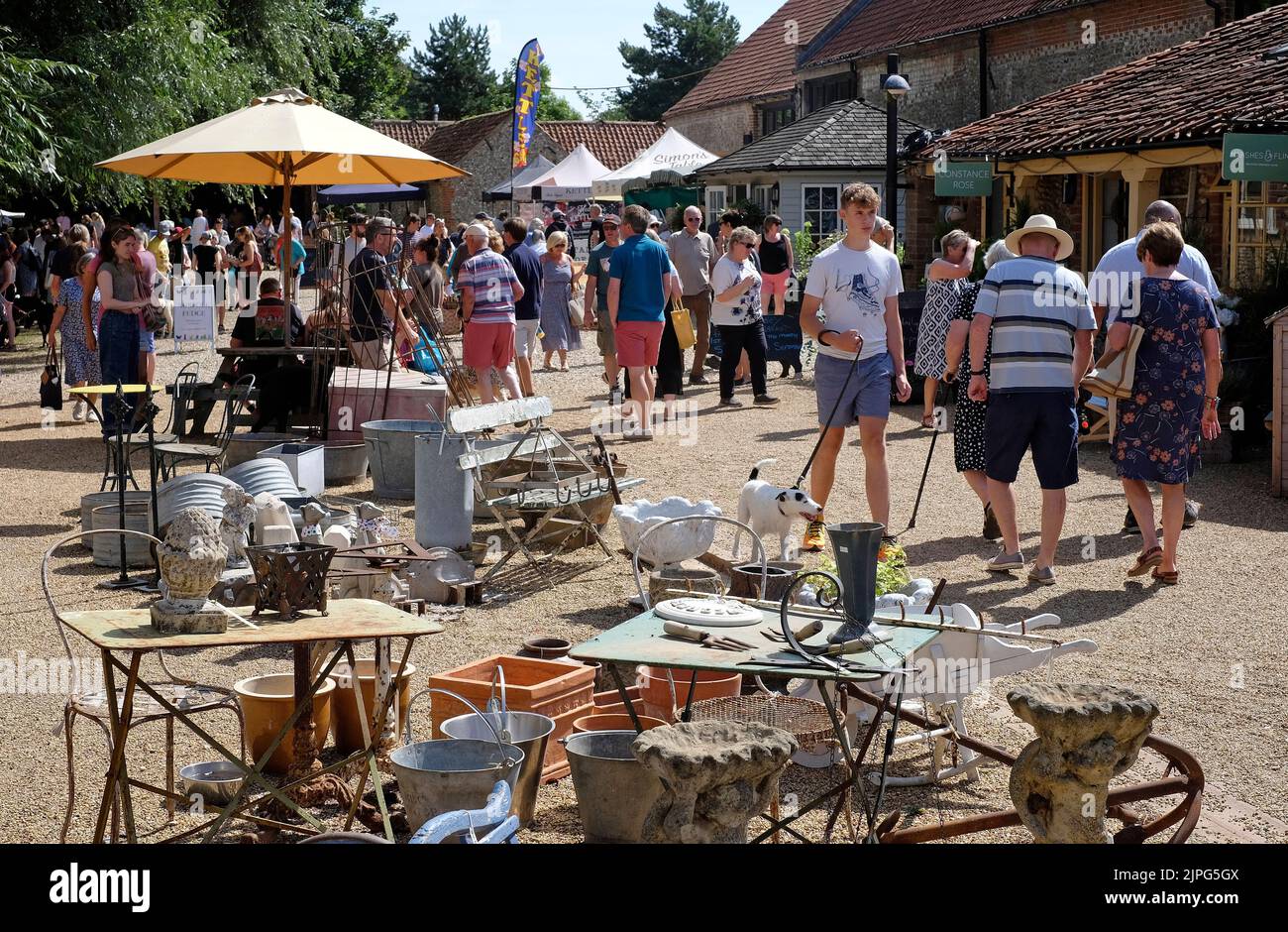 les gens du marché des producteurs de créake du nord, norfolk, angleterre Banque D'Images