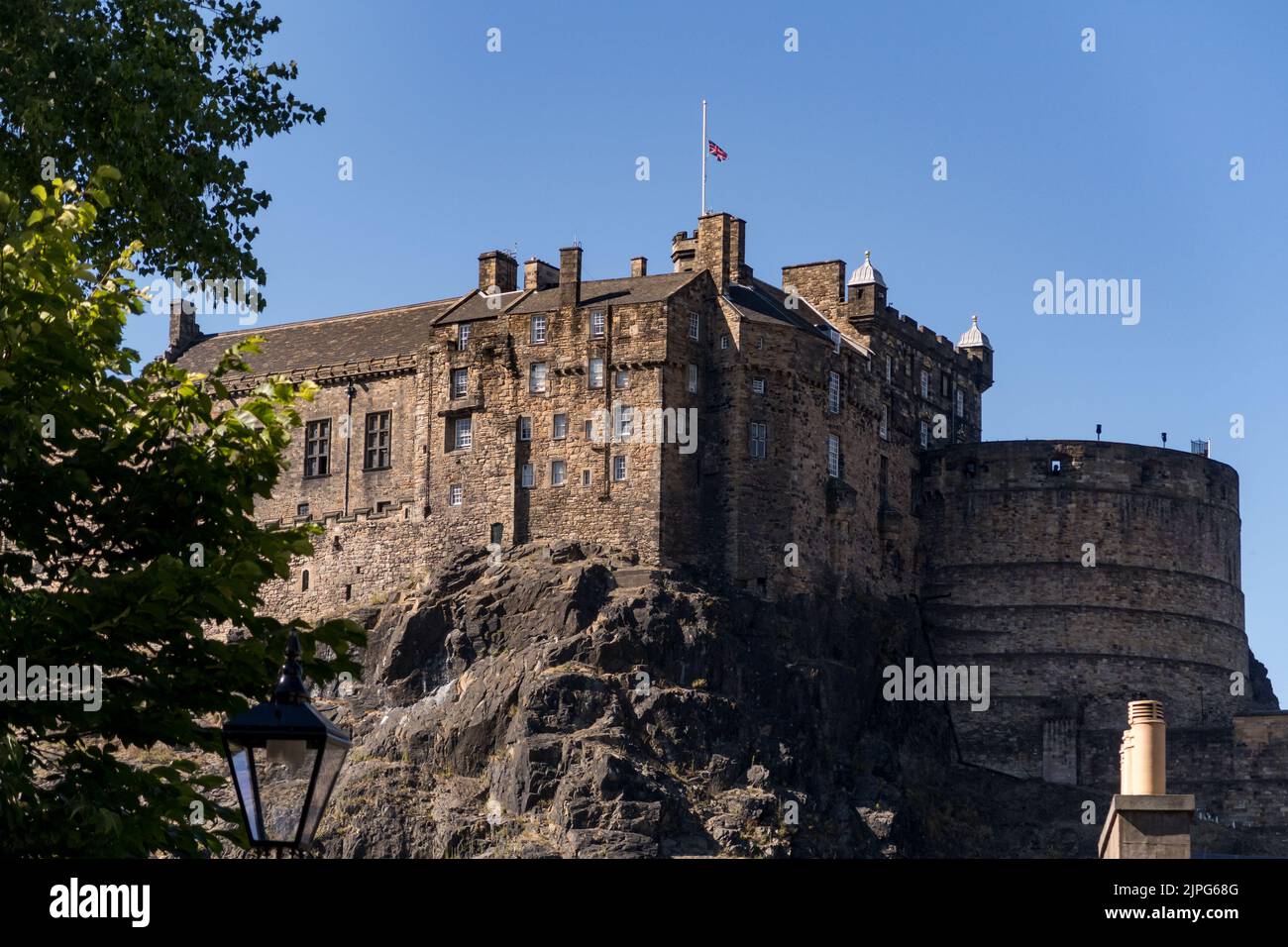 Vue sur le château d'Édimbourg par beau temps Banque D'Images