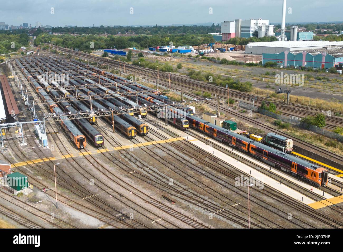 Tyseley, Birmingham 18 août 2022 - des trains de chemin de fer des West Midlands garés et inutilisés au dépôt d'entretien de traction de Tyseley (TMD) à Birmingham alors que les grèves ferroviaires se poursuivent au Royaume-Uni. Crédit : Scott cm/Alay Live News Banque D'Images