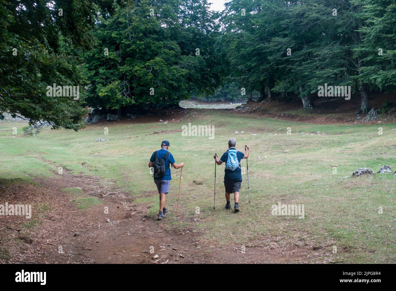 Abruzzes, Italie - août 2022 - Walkers in Monti Simbruini, une chaîne de montagnes dans le centre de l'Italie faisant partie du système de montagnes des Apennines. Banque D'Images Abruzzes, Italie - août 2022 - Walkers in Monti Simbruini, une chaîne de montagnes dans le centre de l'Italie faisant partie du système de montagnes des Apennines. Banque D'Images