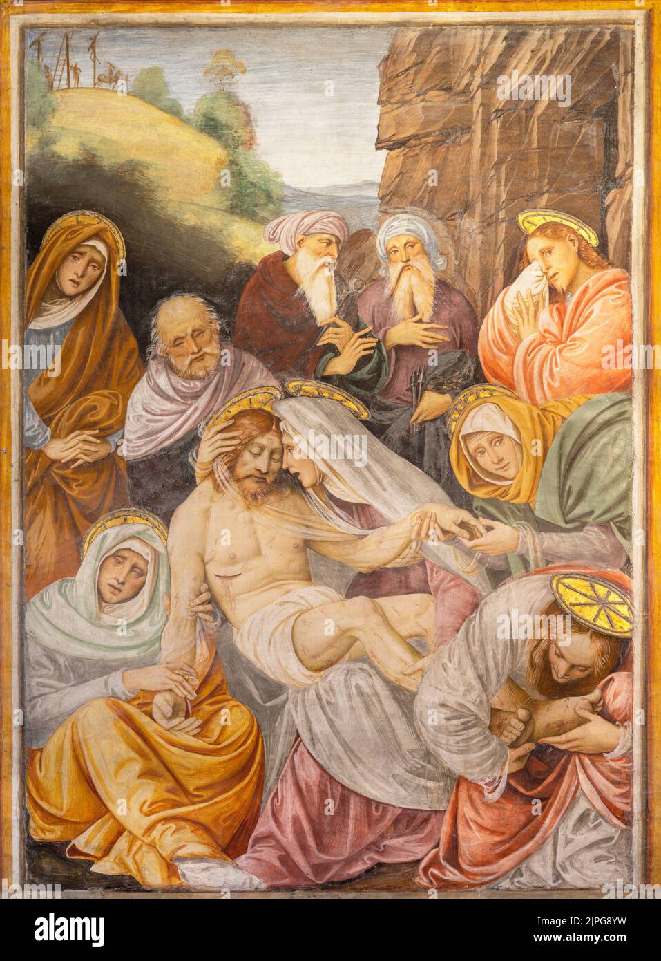 VARALO, ITALIE - 17 JUILLET 2022 : la fresque de la Renaissance Pieta - Jésus a déposé de la croix dans l'église Chiesa Santa Maria delle Grazie Banque D'Images