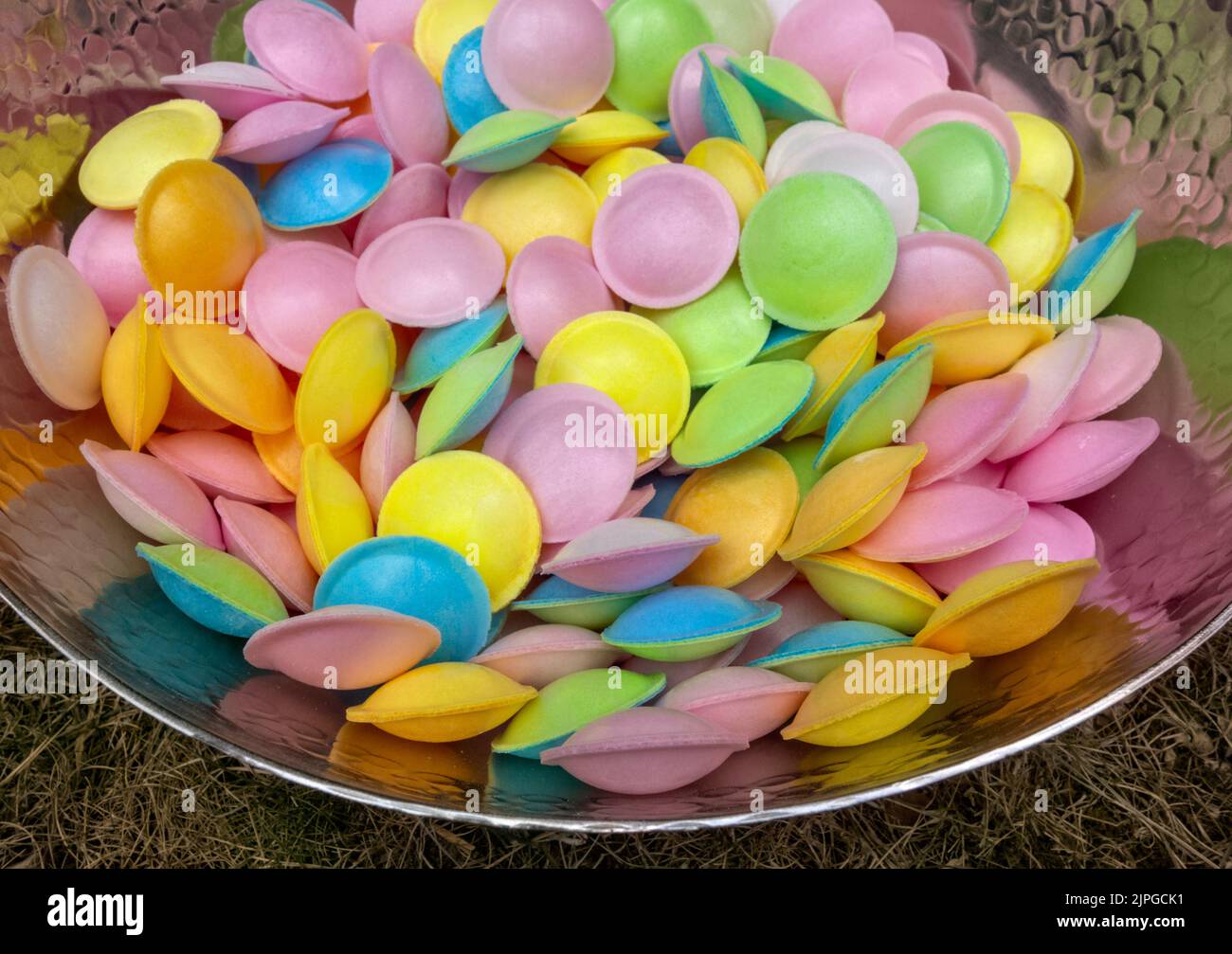 Bonbons à soucoupe en vol photo stock. Image du papier - 24770838