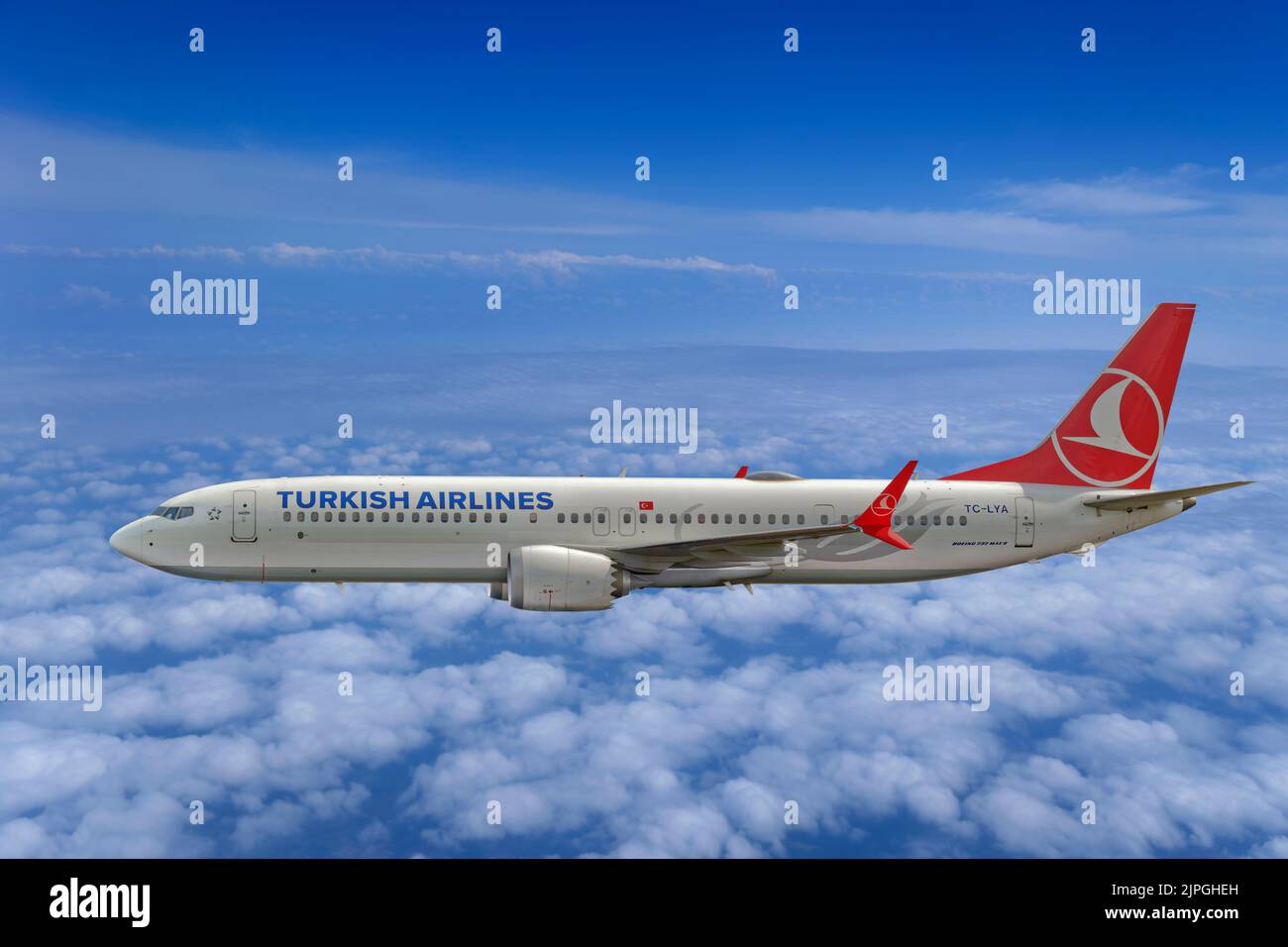 Boeing 737 MAX 9 de Turkish Airlines à mi-vol. Enregistrement d'aéronef TC-LYA. Banque D'Images