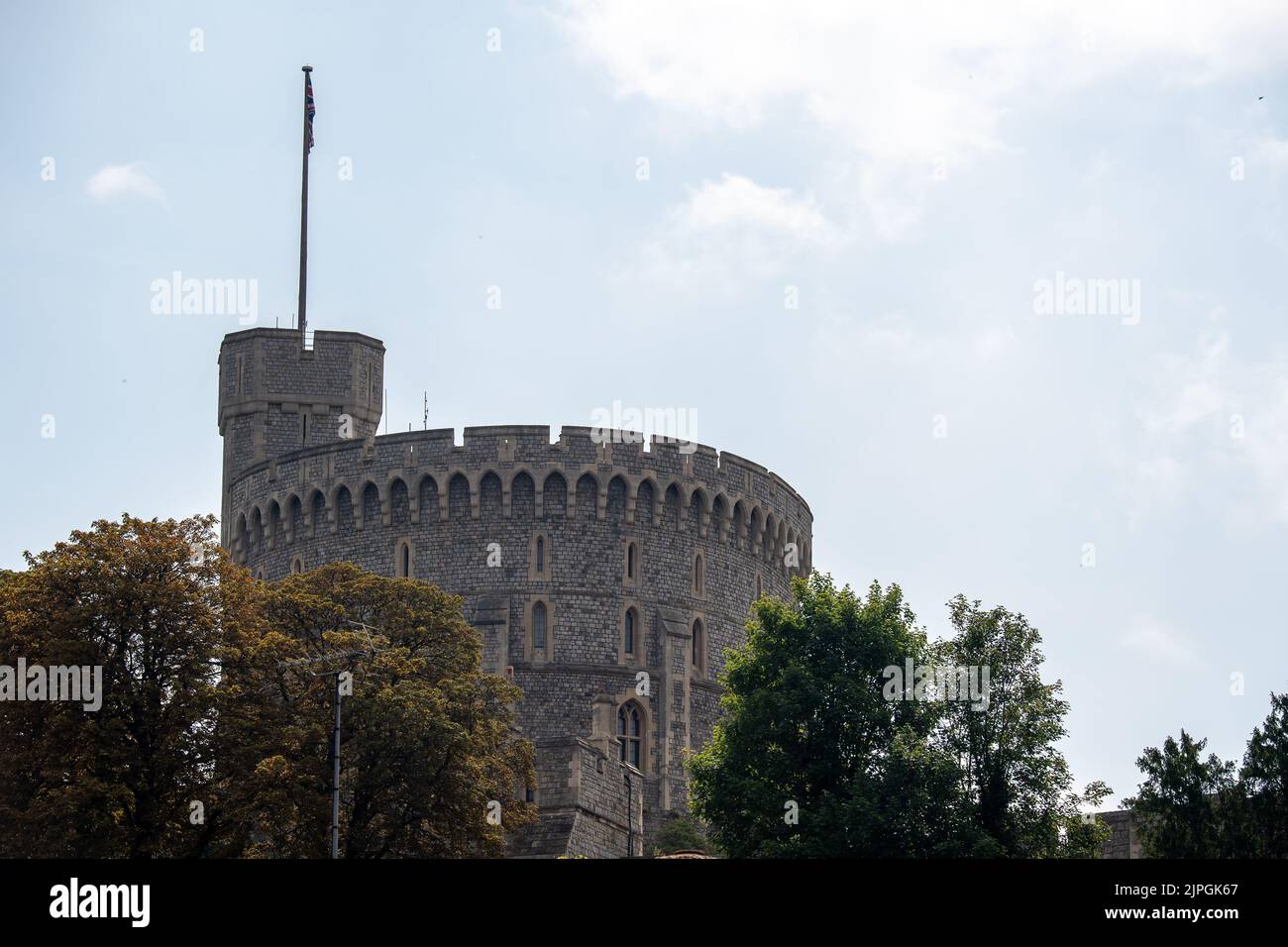 Windsor, Berkshire, Royaume-Uni. 18th août 2022. Jaswant Singh Chail, âgé de 20 ans qui aurait pénétré dans les lieux du château de Windsor le jour de Noël en possession d'un arbalète, a été accusé d'une infraction en vertu de la Loi sur la trahison. Il a également été accusé d'être en possession d'une arme offensive et de faire des menaces de mort. Il a été remis en garde à vue et doit comparaître au Old Bailey à Londres, le 14 septembre. Crédit : Maureen McLean/Alay Live News Banque D'Images