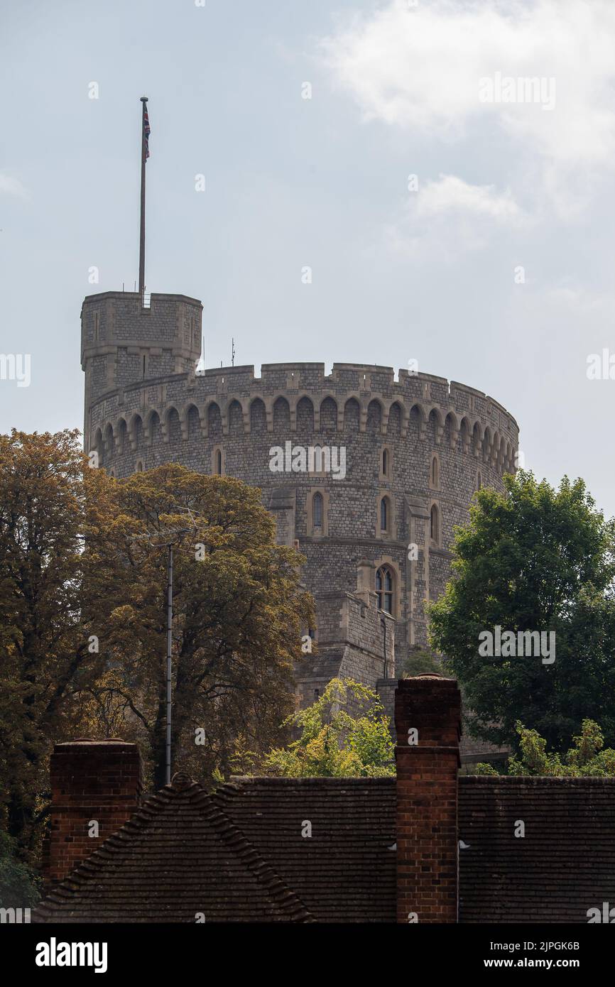 Windsor, Berkshire, Royaume-Uni. 18th août 2022. Jaswant Singh Chail, âgé de 20 ans qui aurait pénétré dans les lieux du château de Windsor le jour de Noël en possession d'un arbalète, a été accusé d'une infraction en vertu de la Loi sur la trahison. Il a également été accusé d'être en possession d'une arme offensive et de faire des menaces de mort. Il a été remis en garde à vue et doit comparaître au Old Bailey à Londres, le 14 septembre. Crédit : Maureen McLean/Alay Live News Banque D'Images