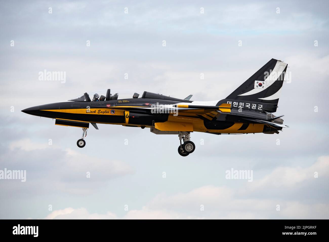 Korean T50 Golden Eagle Military Jet Trainer, numéro six de l'équipe de Black Eagles Aerobatic Display Team en finale au RIAT Banque D'Images